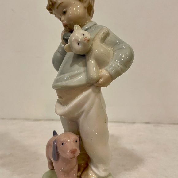 LLADRO NAO FIGURINE BOY ON PHONE SOMEONE IS CALLING YOU 1987 Teddy Bear / Dog - Picture 1 of 6